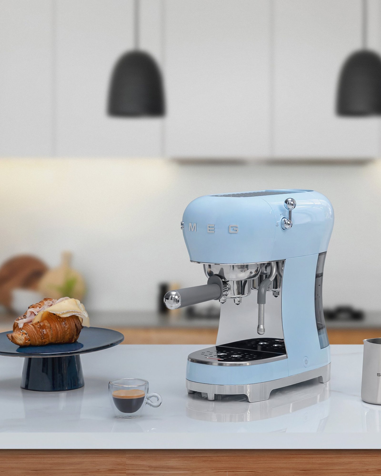 Smeg ECF02PBUK 50s Retro Style Espresso Coffee Machine with Steam Wand Pastel Blue - Image 7